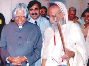 H. President Dr. APJ Abdul Kalam with Pannyasa Shri Nandighoshvijayji Maharaj, founder of RISSIOS.